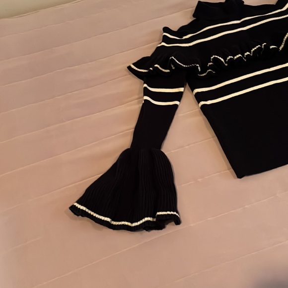 Self portrait cold shoulder sweater with ruffles size L - Picture 3 of 8